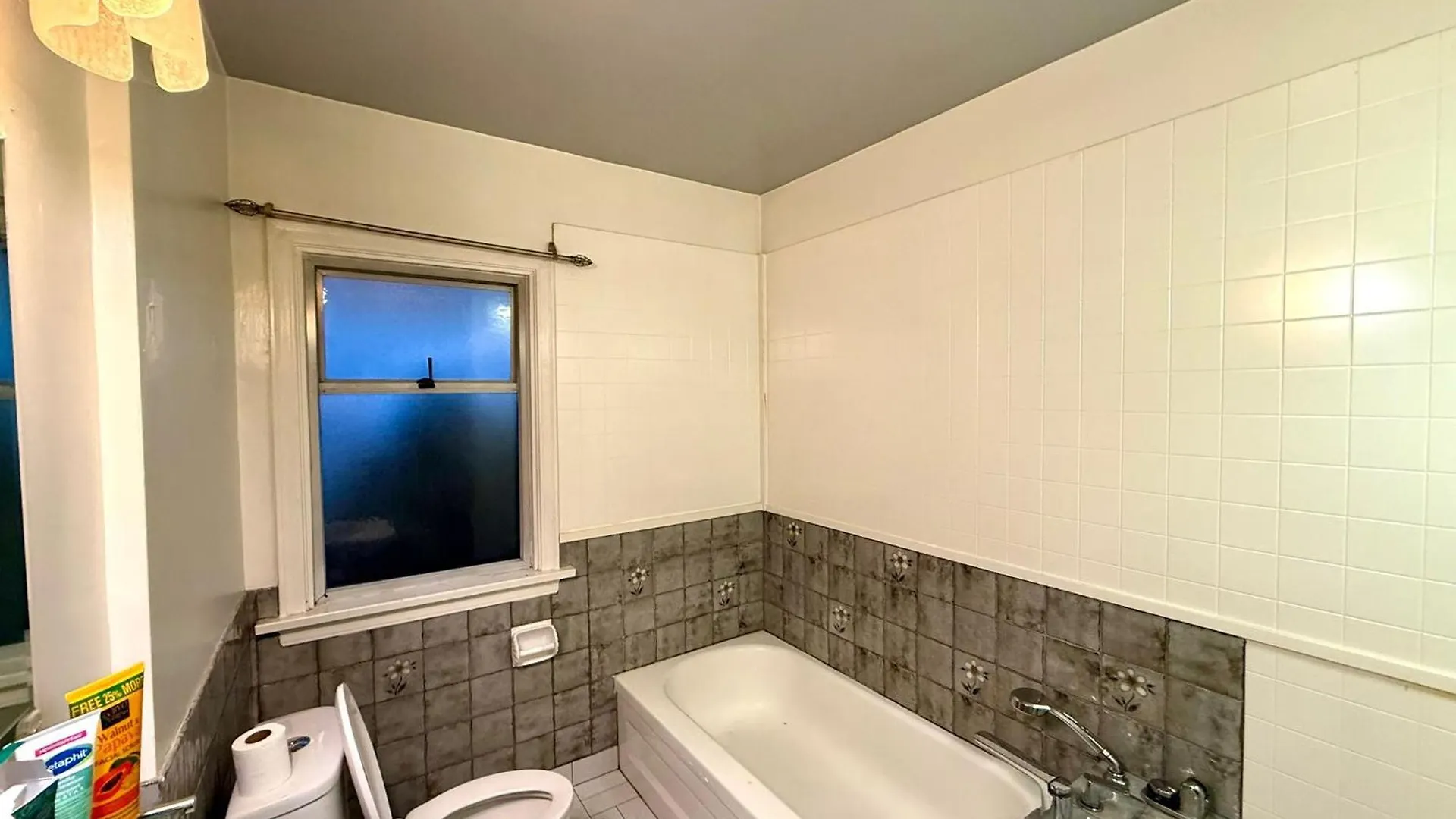 Vancouver Bungalow - Near Ubc, Downtown & Kitsilano Beach Homestay