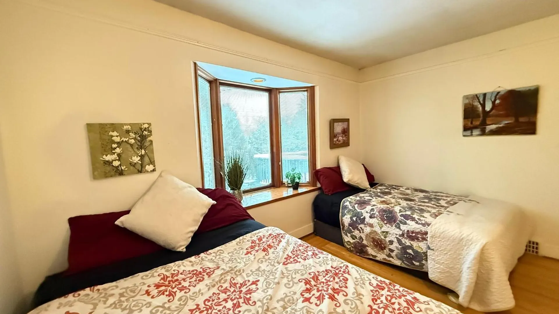 Homestay Vancouver Bungalow - Near Ubc, Downtown & Kitsilano Beach Canada